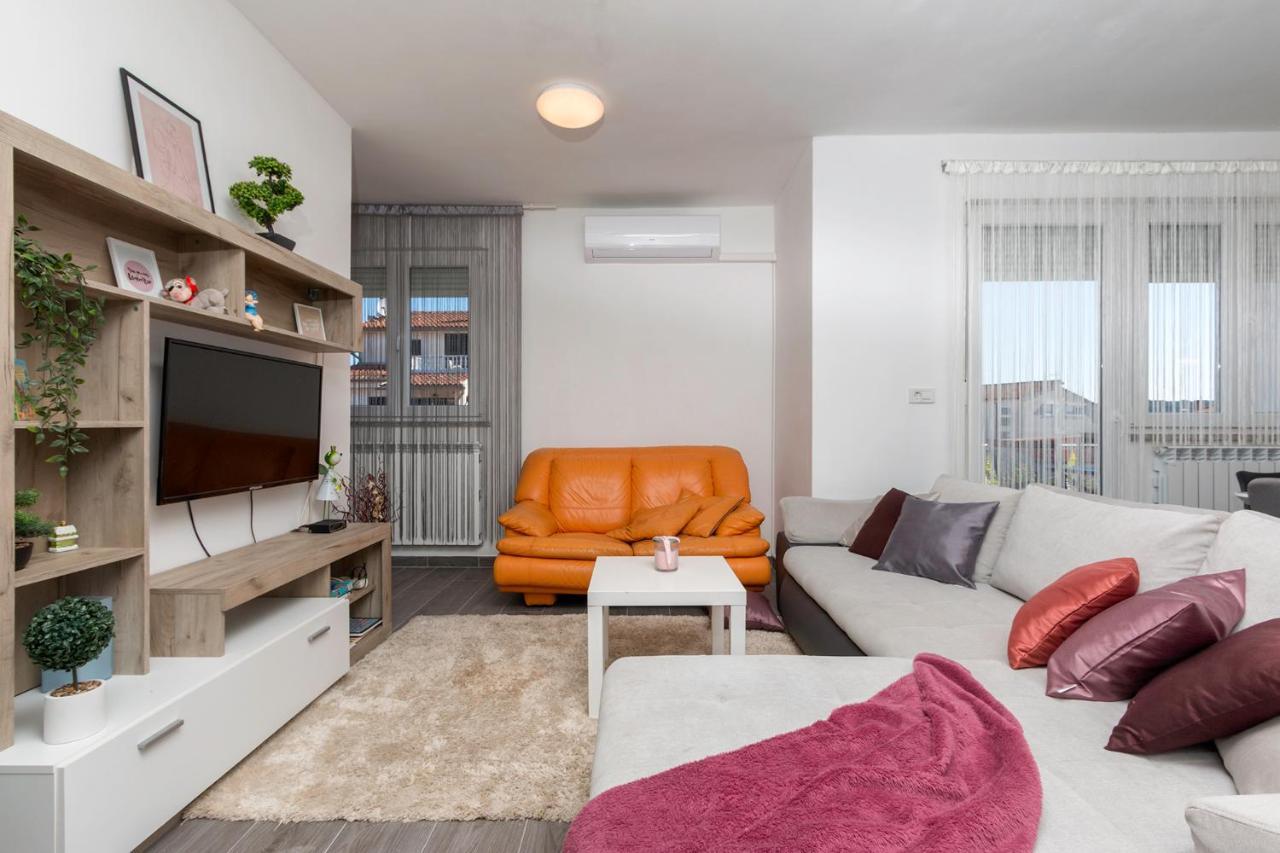 Apartment Kris Pula Eksteriør billede